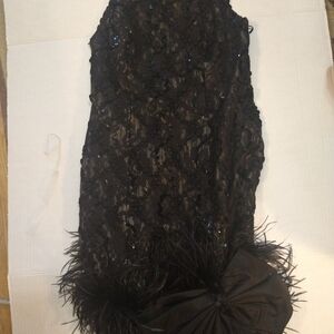 Stunning Sequined Lace Vintade Evening Dress With Bow And Feathered Hem